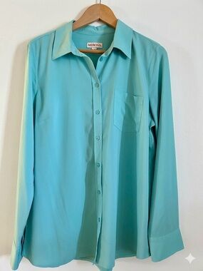 Merona Women’s Turquoise Button-Up Shirt